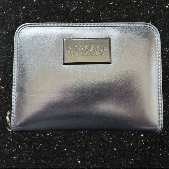 NWOT Versace Parfum Zip Around Gold Wallet Clutch With Chain Travel Wristlet - Picture 2 of 8